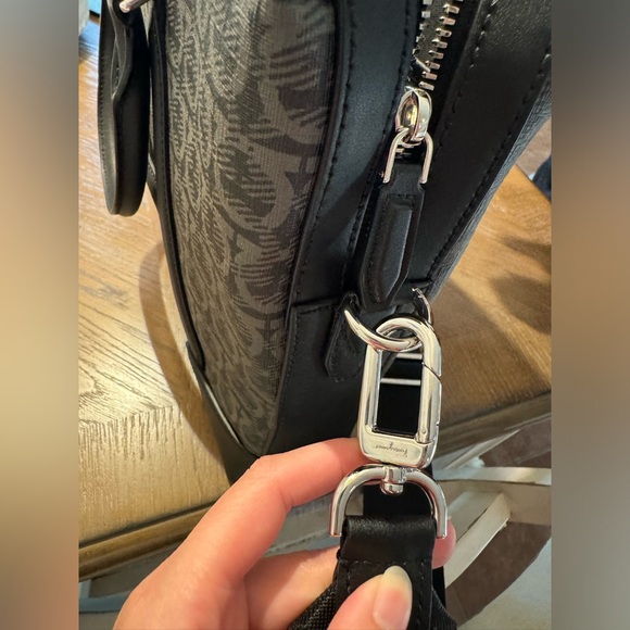 Salvatore Ferragamo Gancini Convertible - Picture 5 of 12